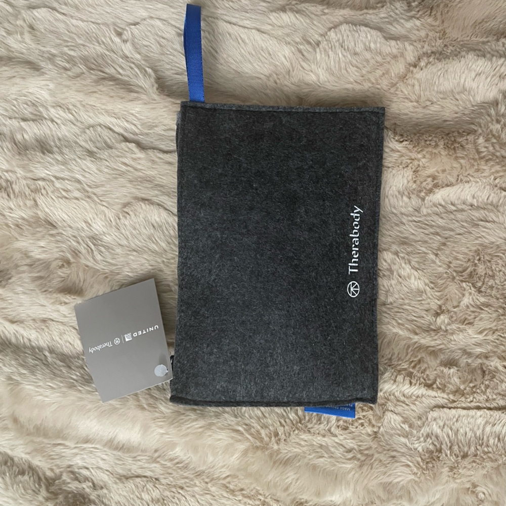 United Airlines Therabody Amenity Kit